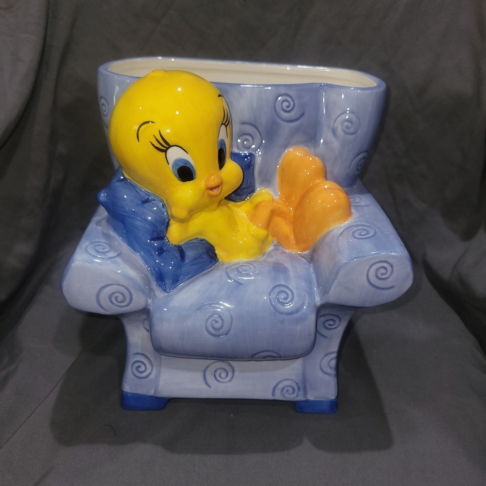 Vintage 1999 Warner Bros Tweety Bird Planter Chair  Looney Tunes